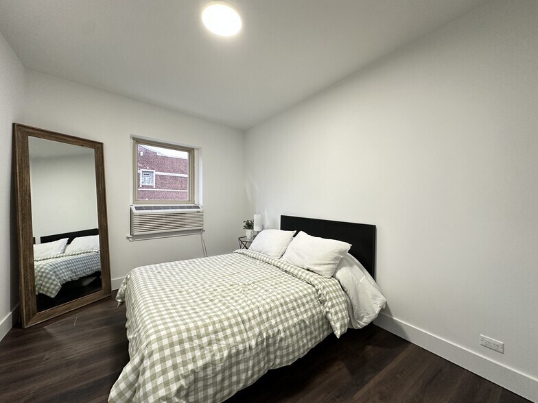 Building Photo - 1555 W Hollywood Ave