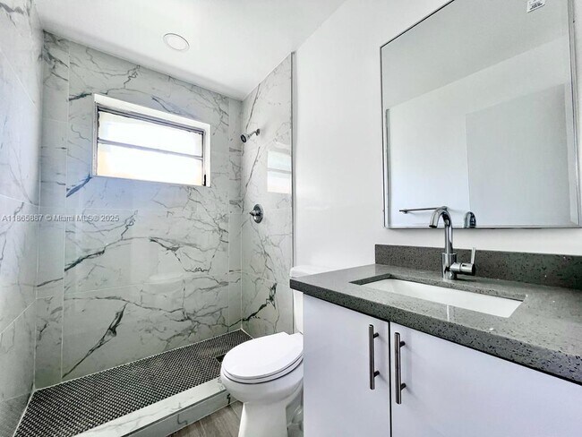 Building Photo - 427 N 24th Ave