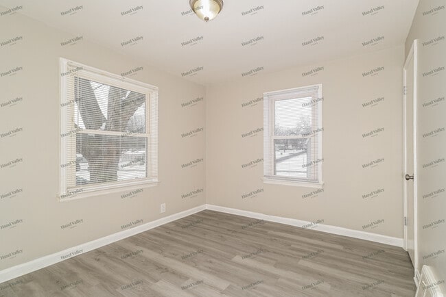 Building Photo - 1147 Darr Dr