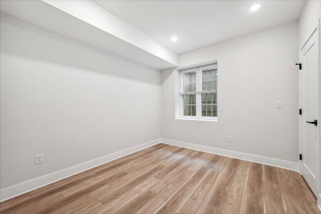 Building Photo - 614 N Pallas St