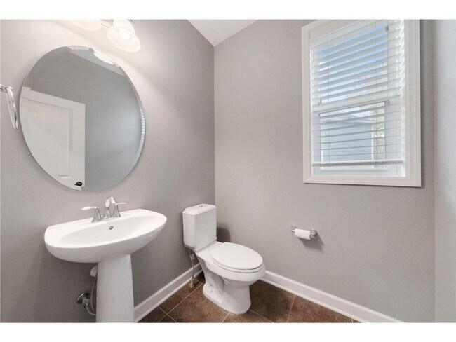 Building Photo - 16810 51st Pl N