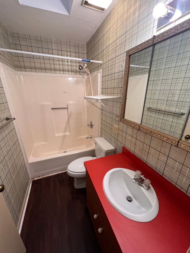 Building Photo - Hampton 1351-1353