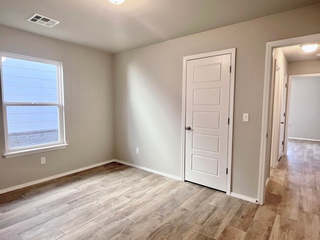 Building Photo - 1808 E. Van Buren PL.