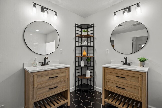 Building Photo - 1782 Clydesdale Ave