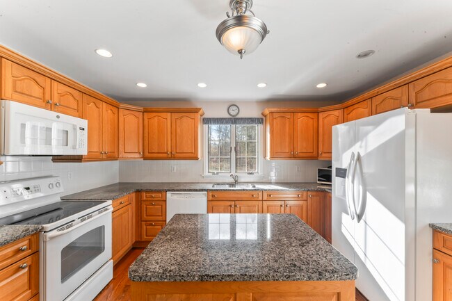 Building Photo - 23 Westview Dr