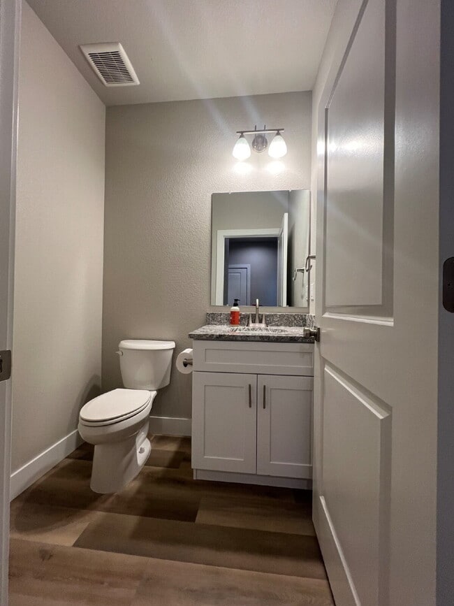 Building Photo - 3 Bedroom New Build Available Now!