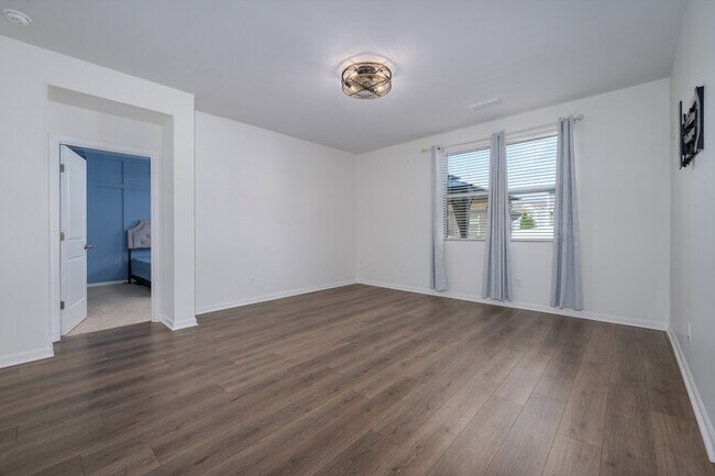 Building Photo - 700 Pintail Pointe