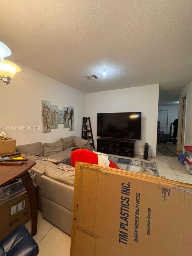 Building Photo - 772 NE 191st Terrace