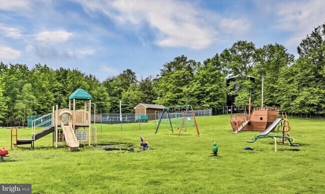 Building Photo - 449 Clearview Dr