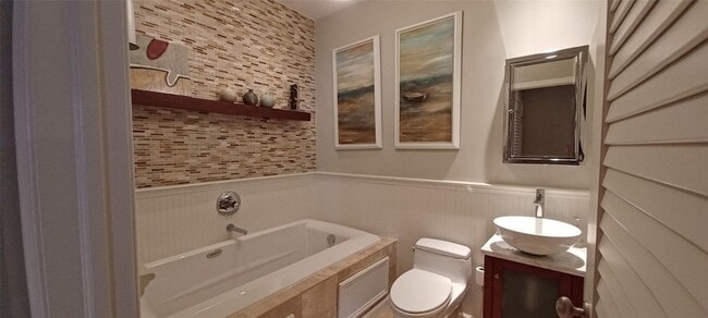 Building Photo - 6688 Via Regina