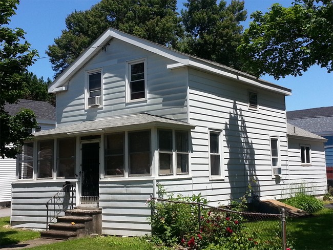 Building Photo - 229 W 7th St