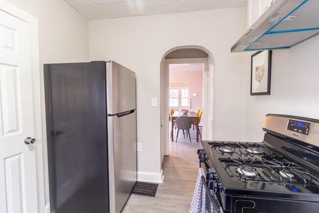 Building Photo - 1123-1125-1125 Wilson Ave