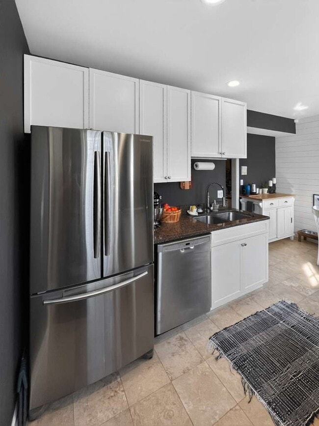 Building Photo - 7316 N Honore St