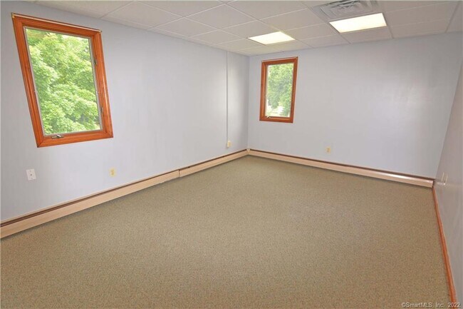 Building Photo - 405 Maple Ave