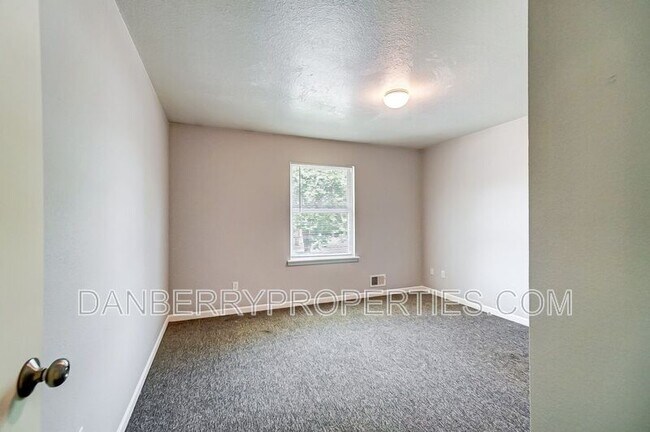 Building Photo - 3571 Turret Green Dr