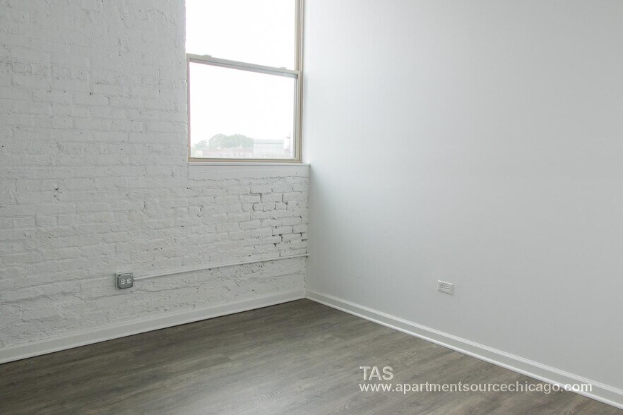 Building Photo - 931 W Dakin St