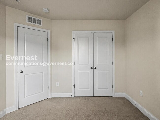 Building Photo - 2515 Hyacinth Ln