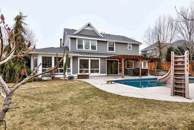 Building Photo - Beautiful home perfect for entertaining