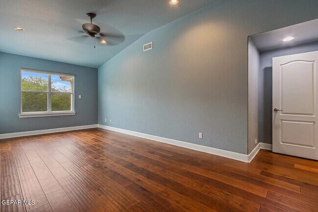 Building Photo - 6528 Calle Placido Dr