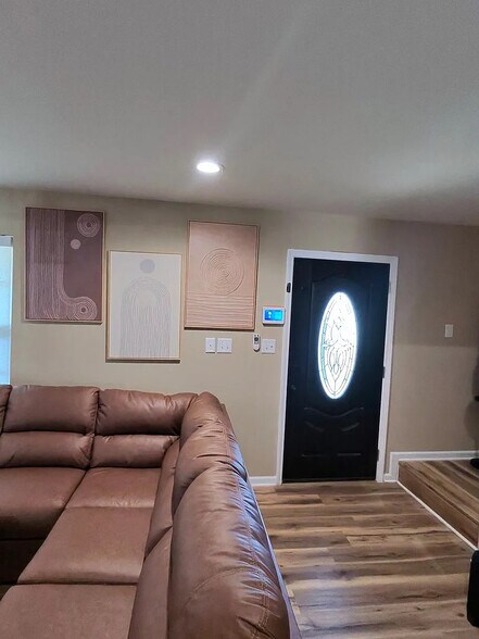 Building Photo - Room in House on 1st Turn Ct SW