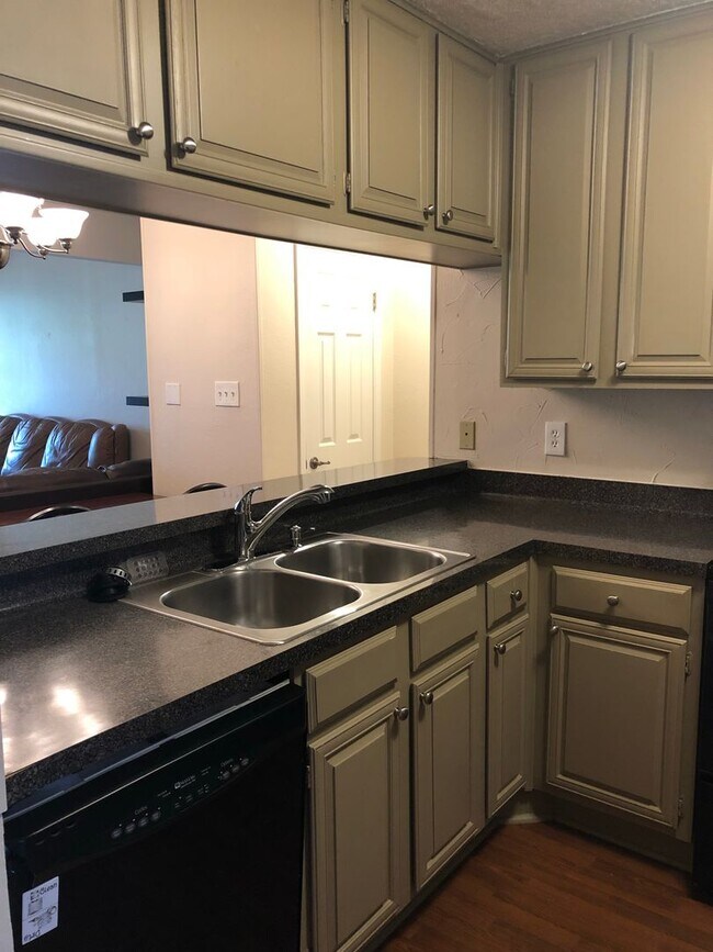 Building Photo - UT PRE-LEASE: 2 BR / 2 BA - Top Floor Unit...