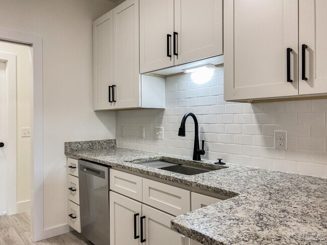 Building Photo - 440 Hancock Ln