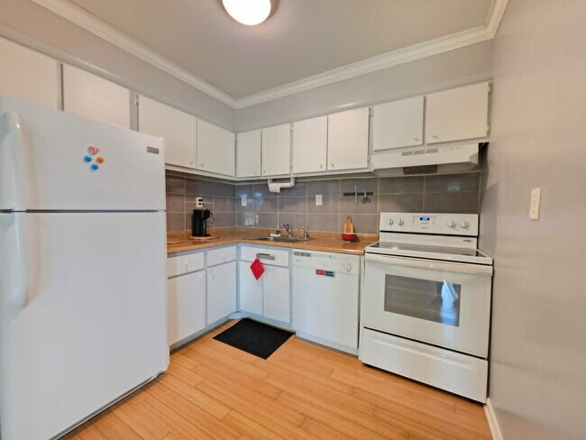 Building Photo - 1010 Adams Ave