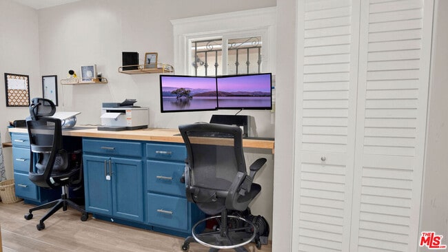 Building Photo - 252 E 47th St