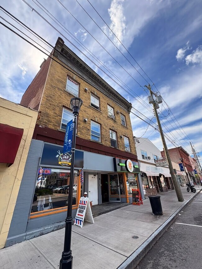 Building Photo - 30 E Main St