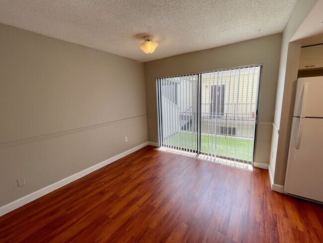 Building Photo - Charming 3-Bedroom, 2.5-Bath Townhome in Village Square Condominiums
