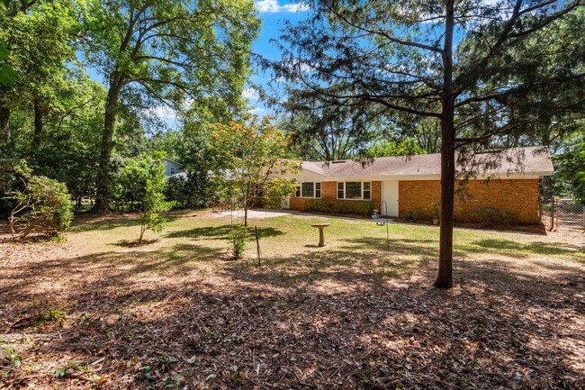 Building Photo - 3108 Briarwood Dr