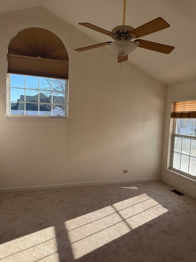 Building Photo - 114 Woodbury Ln