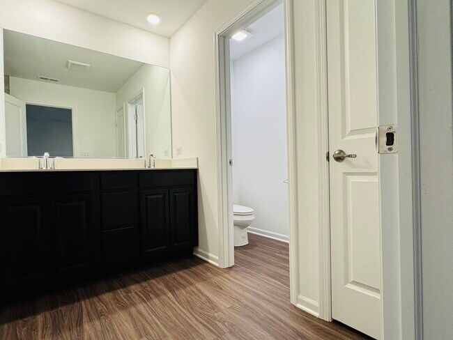 Building Photo - 25660 W Yorkshire Dr