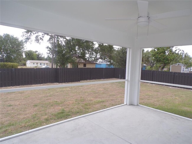 Building Photo - 2989 Pinetree St