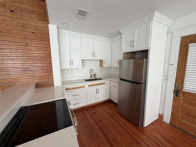 Building Photo - 1014 Avenue M