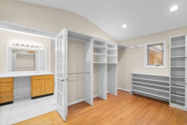 Building Photo - 4 Bed 3 Bath - Bethesda Single Family Home - Move In Ready