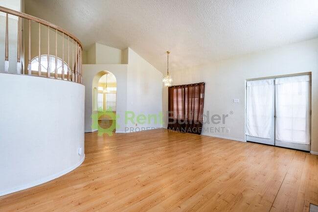 Building Photo - WOW CHECK OUT THIS AWESOME HOME IN RIVERVIEW ESTATES