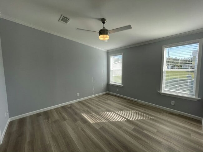 Building Photo - 4104 Guilder St