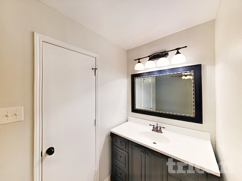 Building Photo - 5708 Woodsetter Ct