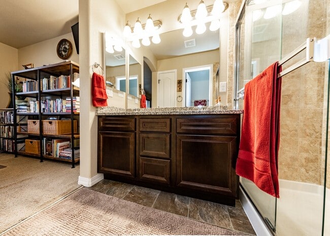 Building Photo - Gorgeous Gold Hills Mesa 2 Bedroom