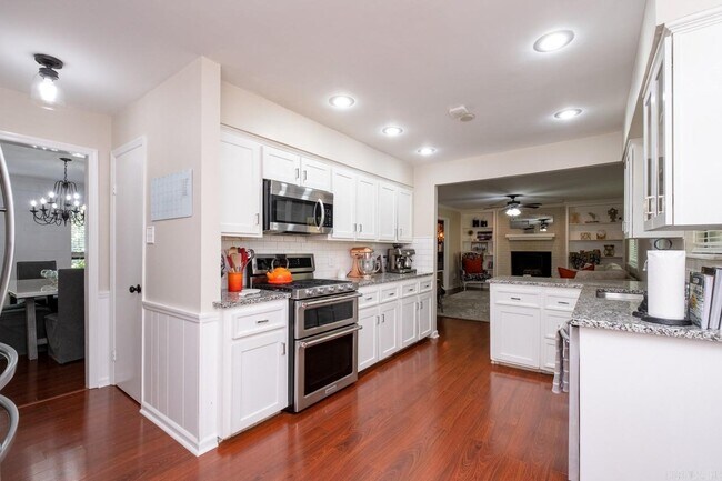 Building Photo - 1720 Jennifer Dr