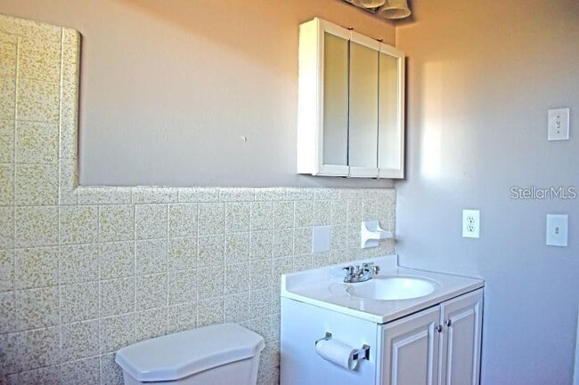 Building Photo - 1002 Cobblestone Dr