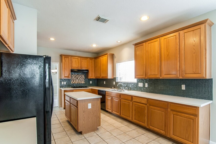 Building Photo - 15526 Oxenford Dr