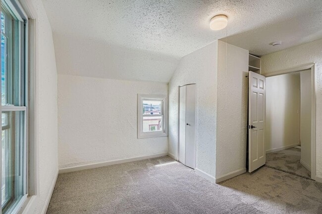 Building Photo - 610 Fairview Ave N