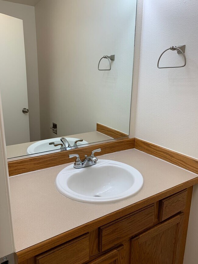 Building Photo - 3 Bdrm, 1 & 1/2 Ba | Muldoon & E 36th Ave area | ASK ABOUT HOLIDAY MOVE IN SPECIAL!!