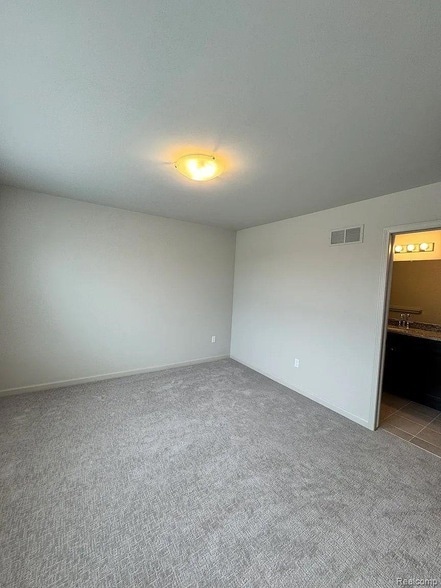 Building Photo - 2151 Park Dr
