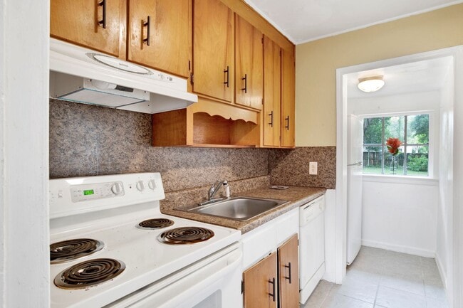 Building Photo - 517 Lakewood Rd