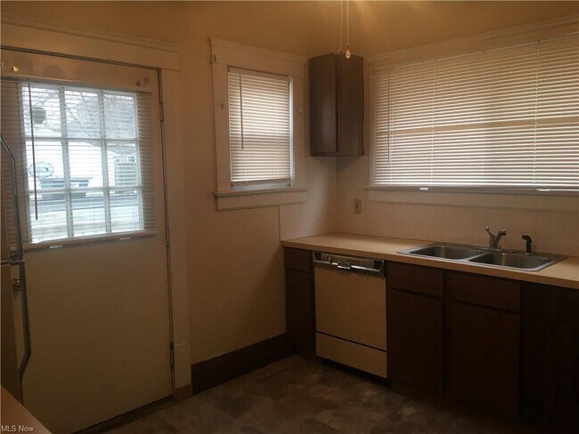 Building Photo - 55 Cotter Ave