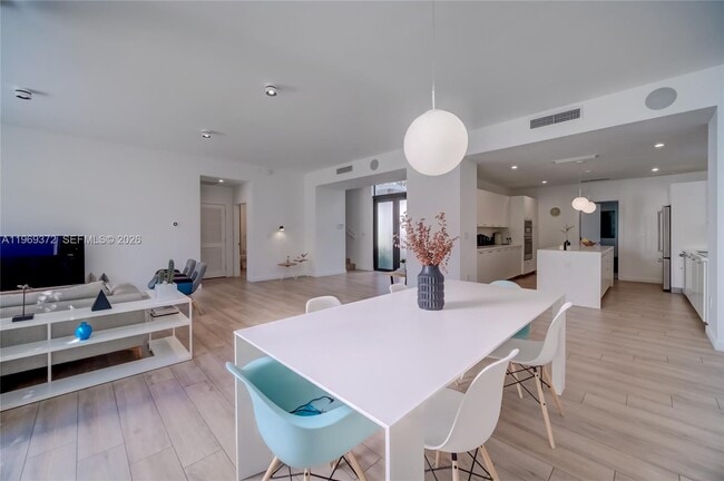 Building Photo - 8660 Arboretum Ln