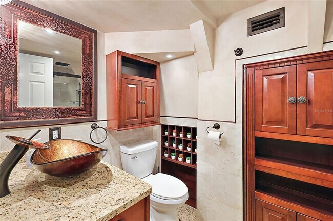 Building Photo - 507 Lakeshore Dr